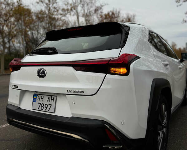 Белый Лексус UX, объемом двигателя 2 л и пробегом 56 тыс. км за 32000 $, фото 8 на Automoto.ua