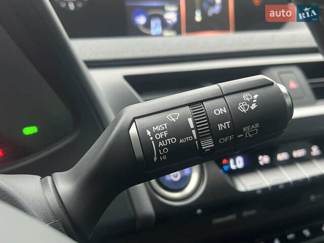 Белый Лексус UX, объемом двигателя 2 л и пробегом 20 тыс. км за 31500 $, фото 34 на Automoto.ua
