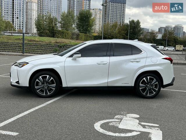 Белый Лексус UX, объемом двигателя 2 л и пробегом 20 тыс. км за 31500 $, фото 6 на Automoto.ua