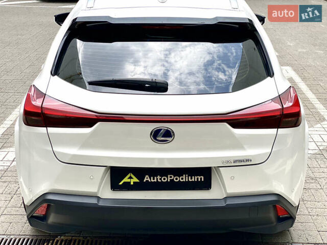 Білий Лексус UX, об'ємом двигуна 2 л та пробігом 22 тис. км за 30200 $, фото 25 на Automoto.ua