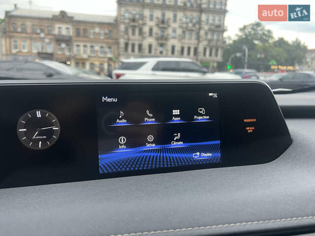Белый Лексус UX, объемом двигателя 2 л и пробегом 20 тыс. км за 31500 $, фото 36 на Automoto.ua