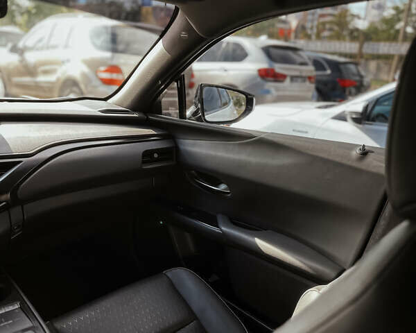 Білий Лексус UX, об'ємом двигуна 2 л та пробігом 43 тис. км за 35300 $, фото 12 на Automoto.ua