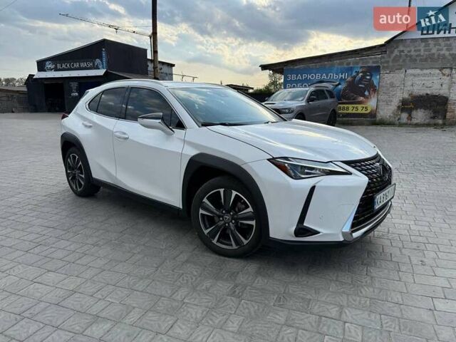 Белый Лексус UX, объемом двигателя 2 л и пробегом 21 тыс. км за 25900 $, фото 4 на Automoto.ua
