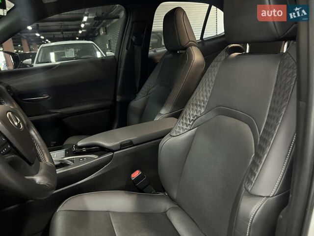 Білий Лексус UX, об'ємом двигуна 1.99 л та пробігом 22 тис. км за 29400 $, фото 21 на Automoto.ua