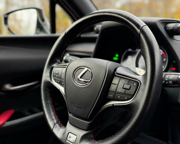 Белый Лексус UX, объемом двигателя 2 л и пробегом 56 тыс. км за 32000 $, фото 10 на Automoto.ua