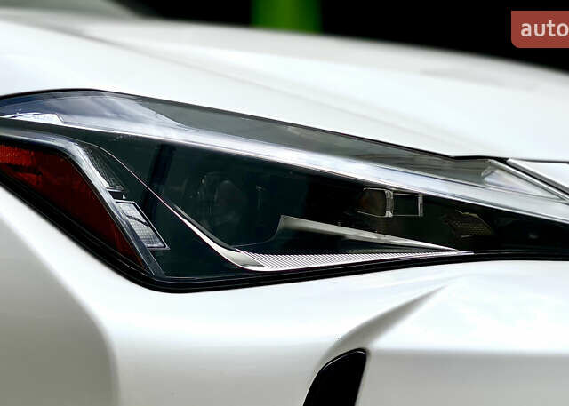 Білий Лексус UX, об'ємом двигуна 2 л та пробігом 22 тис. км за 30200 $, фото 14 на Automoto.ua