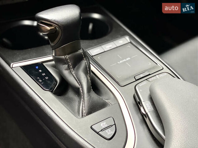 Білий Лексус UX, об'ємом двигуна 2 л та пробігом 22 тис. км за 30200 $, фото 36 на Automoto.ua