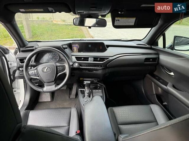 Белый Лексус UX, объемом двигателя 2 л и пробегом 21 тыс. км за 25900 $, фото 7 на Automoto.ua
