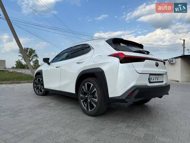 Белый Лексус UX, объемом двигателя 2 л и пробегом 21 тыс. км за 25900 $, фото 2 на Automoto.ua