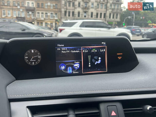 Белый Лексус UX, объемом двигателя 2 л и пробегом 20 тыс. км за 31500 $, фото 25 на Automoto.ua