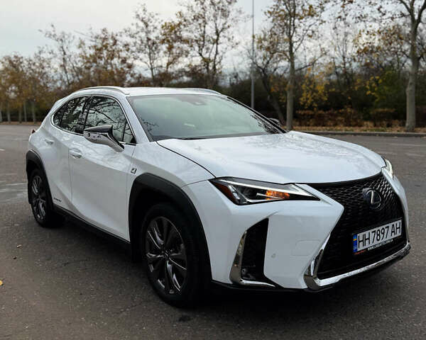Белый Лексус UX, объемом двигателя 2 л и пробегом 56 тыс. км за 32000 $, фото 5 на Automoto.ua