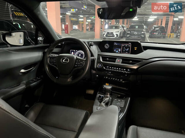 Білий Лексус UX, об'ємом двигуна 1.99 л та пробігом 22 тис. км за 29400 $, фото 36 на Automoto.ua