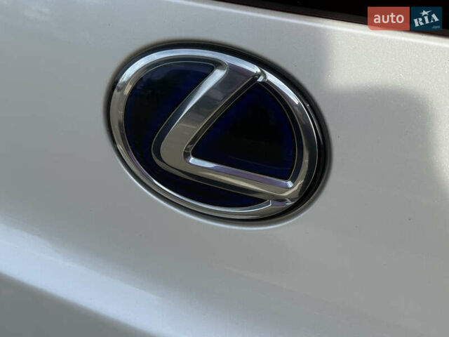 Білий Лексус UX, об'ємом двигуна 1.99 л та пробігом 22 тис. км за 29400 $, фото 16 на Automoto.ua