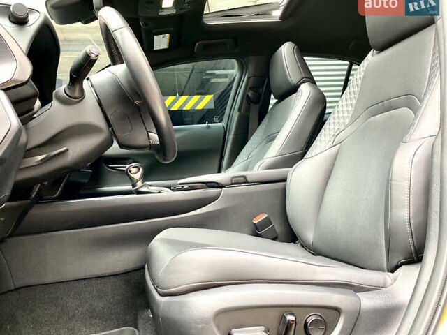 Білий Лексус UX, об'ємом двигуна 2 л та пробігом 22 тис. км за 30200 $, фото 33 на Automoto.ua
