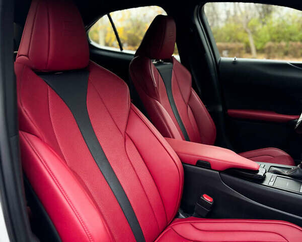 Белый Лексус UX, объемом двигателя 2 л и пробегом 56 тыс. км за 32000 $, фото 16 на Automoto.ua