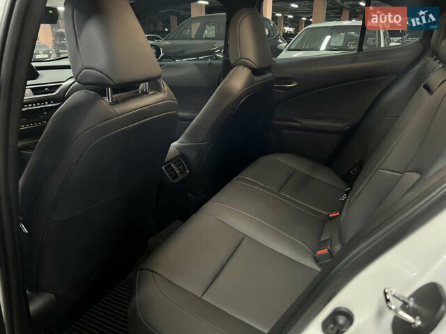 Білий Лексус UX, об'ємом двигуна 1.99 л та пробігом 22 тис. км за 29400 $, фото 26 на Automoto.ua