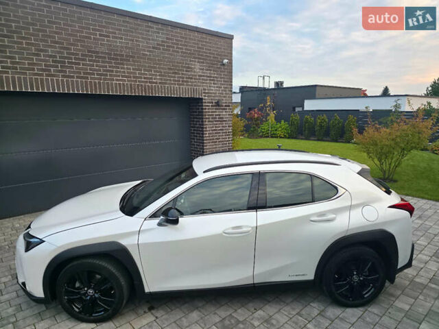 Білий Лексус UX, об'ємом двигуна 1.99 л та пробігом 68 тис. км за 34600 $, фото 9 на Automoto.ua