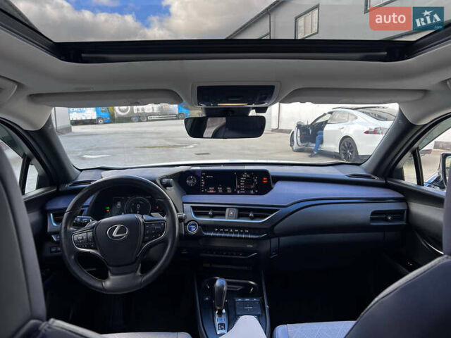 Белый Лексус UX, объемом двигателя 0 л и пробегом 75 тыс. км за 22000 $, фото 12 на Automoto.ua