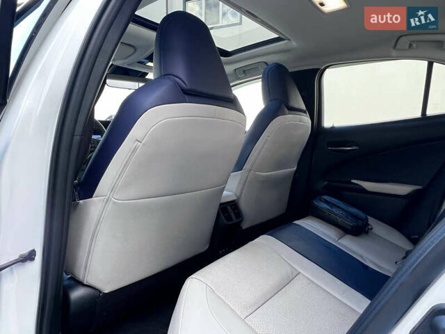 Белый Лексус UX, объемом двигателя 0 л и пробегом 75 тыс. км за 22000 $, фото 11 на Automoto.ua