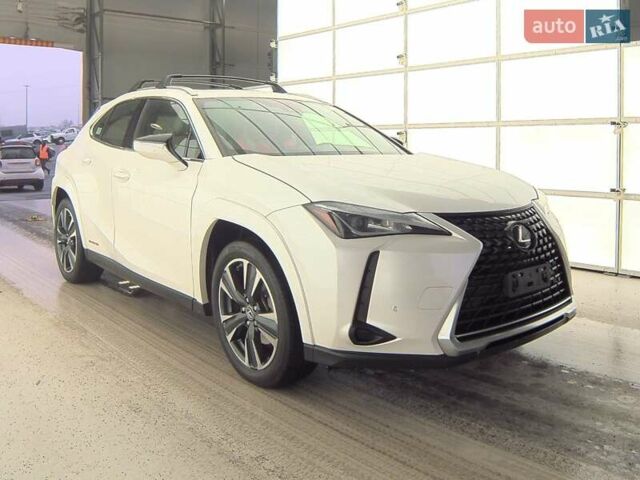 Белый Лексус UX, объемом двигателя 2 л и пробегом 60 тыс. км за 15300 $, фото 2 на Automoto.ua