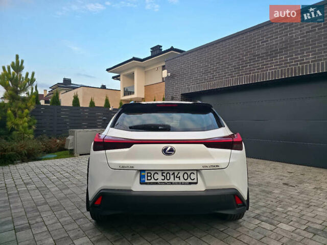 Білий Лексус UX, об'ємом двигуна 1.99 л та пробігом 68 тис. км за 34600 $, фото 10 на Automoto.ua