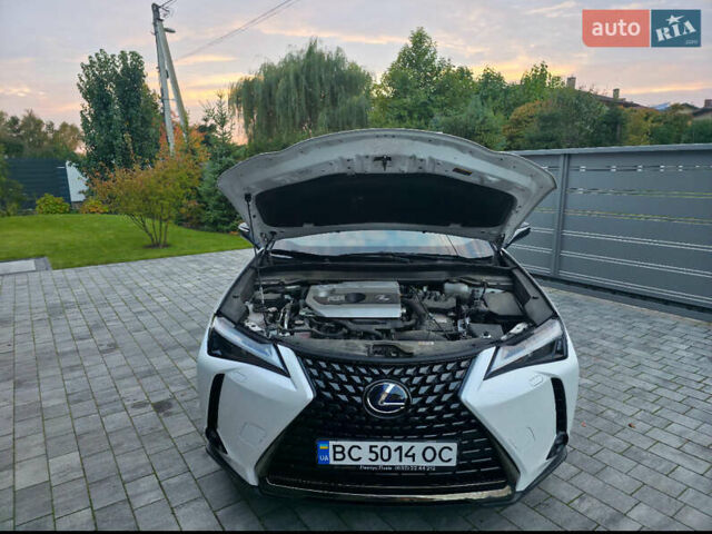 Білий Лексус UX, об'ємом двигуна 1.99 л та пробігом 68 тис. км за 34600 $, фото 27 на Automoto.ua