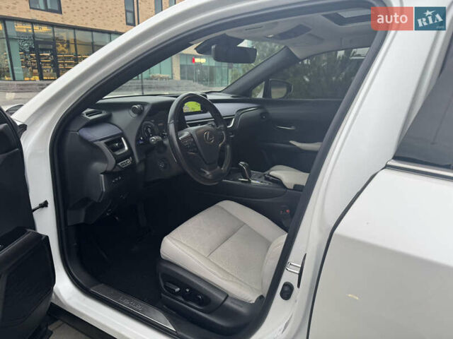 Білий Лексус UX, об'ємом двигуна 0 л та пробігом 75 тис. км за 25786 $, фото 26 на Automoto.ua