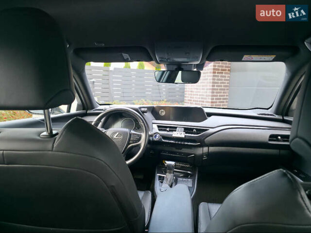 Білий Лексус UX, об'ємом двигуна 1.99 л та пробігом 68 тис. км за 34600 $, фото 17 на Automoto.ua