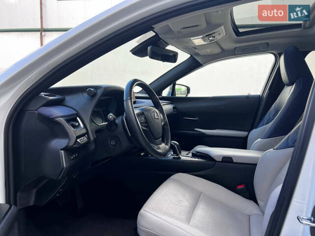 Белый Лексус UX, объемом двигателя 0 л и пробегом 75 тыс. км за 22000 $, фото 10 на Automoto.ua