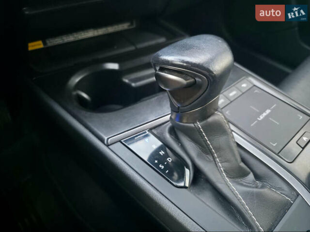 Білий Лексус UX, об'ємом двигуна 1.99 л та пробігом 68 тис. км за 34600 $, фото 20 на Automoto.ua