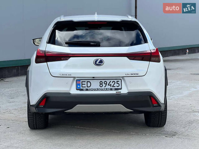 Белый Лексус UX, объемом двигателя 0 л и пробегом 75 тыс. км за 22000 $, фото 4 на Automoto.ua