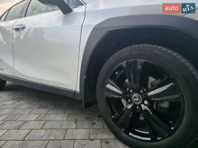 Білий Лексус UX, об'ємом двигуна 1.99 л та пробігом 68 тис. км за 34600 $, фото 6 на Automoto.ua