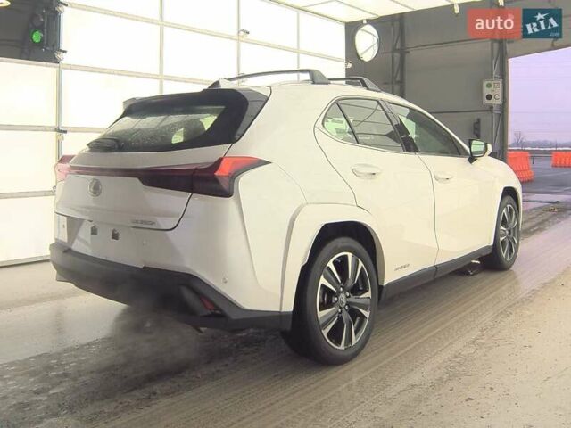 Белый Лексус UX, объемом двигателя 2 л и пробегом 60 тыс. км за 15300 $, фото 5 на Automoto.ua