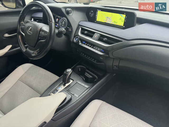 Білий Лексус UX, об'ємом двигуна 0 л та пробігом 75 тис. км за 25786 $, фото 32 на Automoto.ua