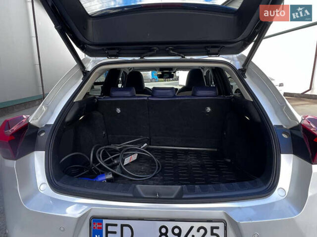 Белый Лексус UX, объемом двигателя 0 л и пробегом 75 тыс. км за 22000 $, фото 9 на Automoto.ua