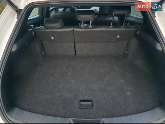 Білий Лексус UX, об'ємом двигуна 1.99 л та пробігом 68 тис. км за 34600 $, фото 16 на Automoto.ua