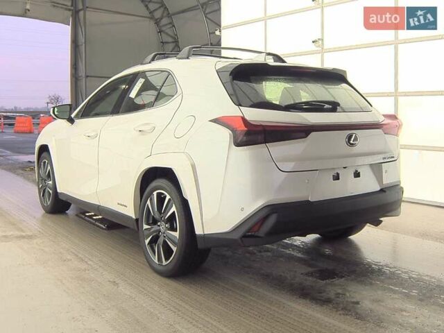 Белый Лексус UX, объемом двигателя 2 л и пробегом 60 тыс. км за 15300 $, фото 3 на Automoto.ua