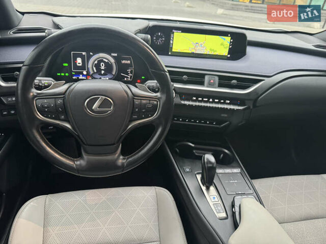 Білий Лексус UX, об'ємом двигуна 0 л та пробігом 75 тис. км за 25786 $, фото 36 на Automoto.ua