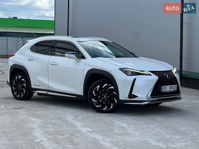 Белый Лексус UX, объемом двигателя 0 л и пробегом 75 тыс. км за 22000 $, фото 2 на Automoto.ua