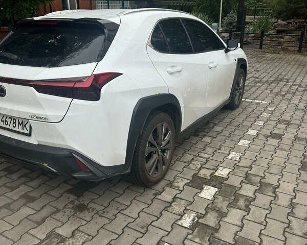 Білий Лексус UX, об'ємом двигуна 1.99 л та пробігом 22 тис. км за 35000 $, фото 4 на Automoto.ua