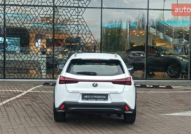 Білий Лексус UX, об'ємом двигуна 1.99 л та пробігом 28 тис. км за 41720 $, фото 3 на Automoto.ua