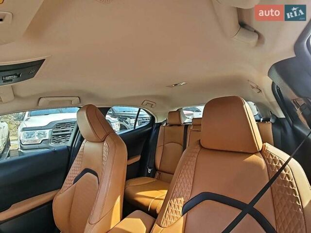 Бежевый Лексус UX, объемом двигателя 2 л и пробегом 46 тыс. км за 18000 $, фото 8 на Automoto.ua