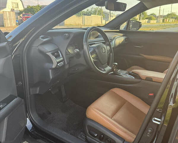 Чорний Лексус UX, об'ємом двигуна 1.99 л та пробігом 76 тис. км за 26900 $, фото 6 на Automoto.ua