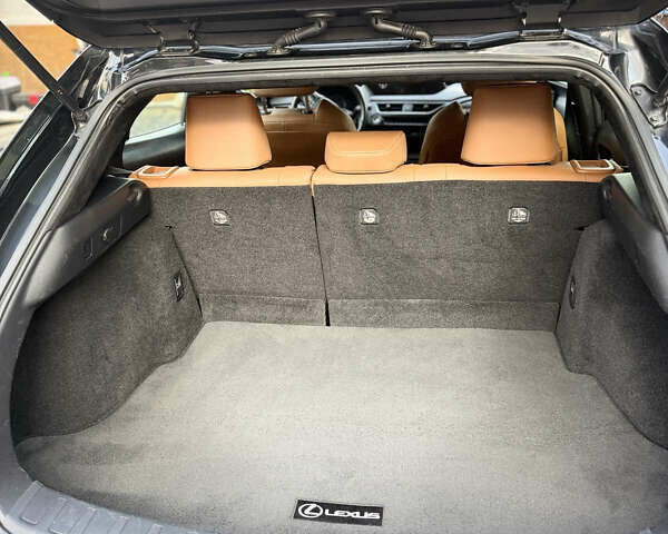 Черный Лексус UX, объемом двигателя 1.99 л и пробегом 97 тыс. км за 25990 $, фото 45 на Automoto.ua