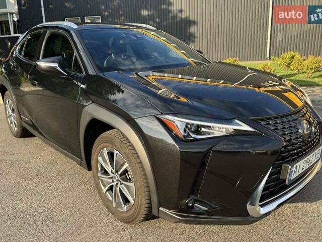 Чорний Лексус UX, об'ємом двигуна 0 л та пробігом 56 тис. км за 26920 $, фото 2 на Automoto.ua