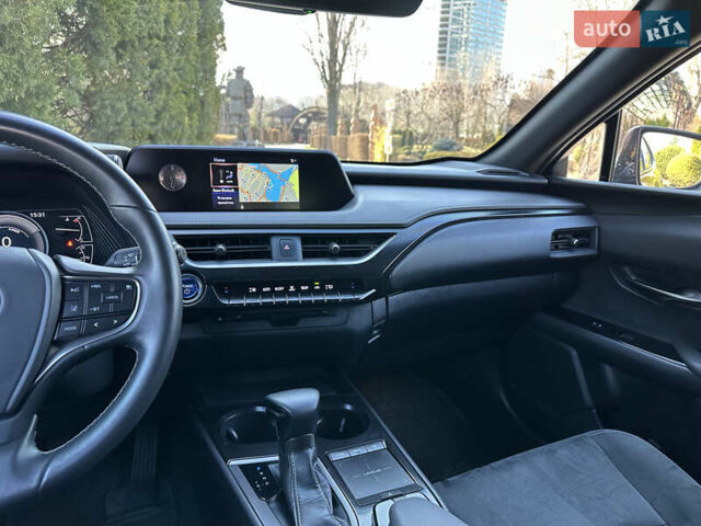 Черный Лексус UX, объемом двигателя 1.99 л и пробегом 45 тыс. км за 27999 $, фото 27 на Automoto.ua