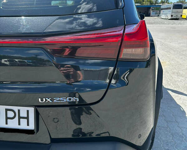 Чорний Лексус UX, об'ємом двигуна 1.99 л та пробігом 23 тис. км за 25999 $, фото 7 на Automoto.ua