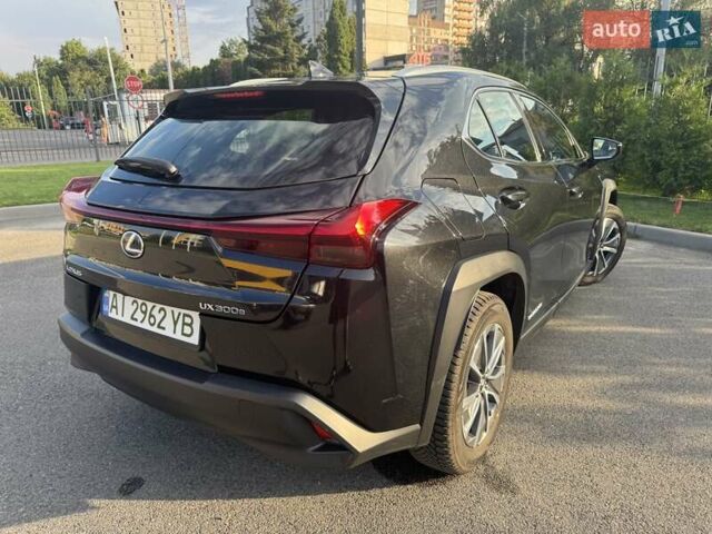 Чорний Лексус UX, об'ємом двигуна 0 л та пробігом 56 тис. км за 26920 $, фото 4 на Automoto.ua