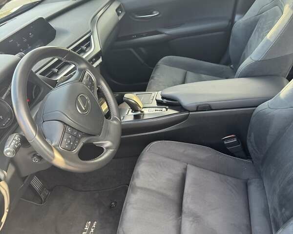 Чорний Лексус UX, об'ємом двигуна 0 л та пробігом 56 тис. км за 26920 $, фото 14 на Automoto.ua