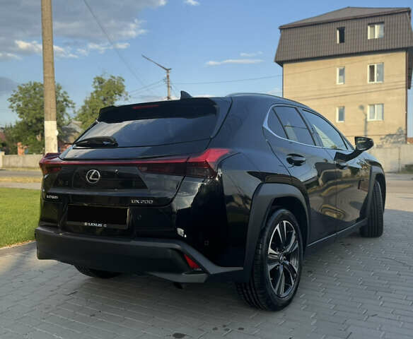 Чорний Лексус UX, об'ємом двигуна 1.99 л та пробігом 76 тис. км за 26900 $, фото 4 на Automoto.ua